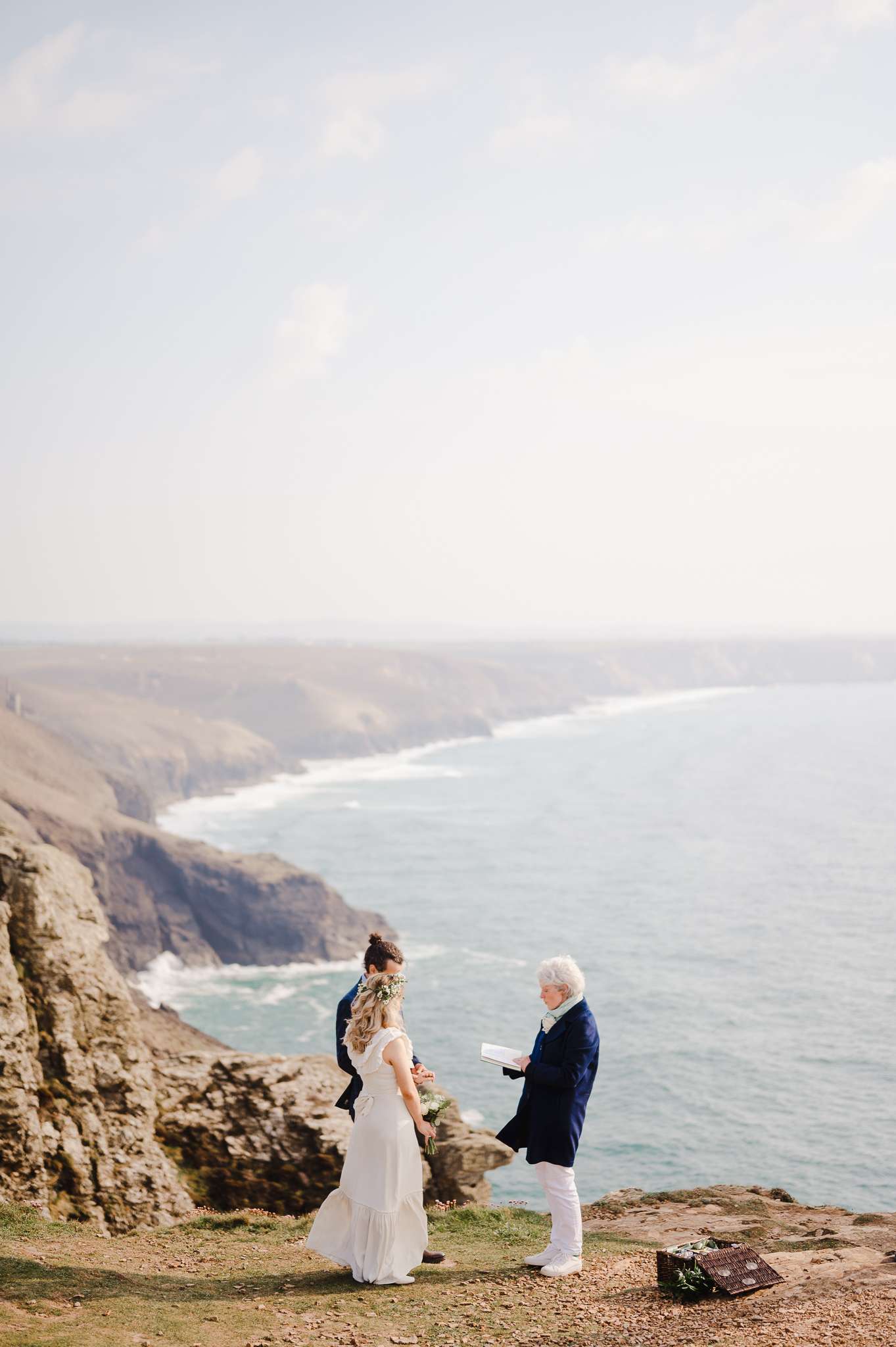 Writing the Perfect Modern Wedding Vows: A Guide to Crafting Heartfelt and Memorable Promises | Including 24 Vow Examples