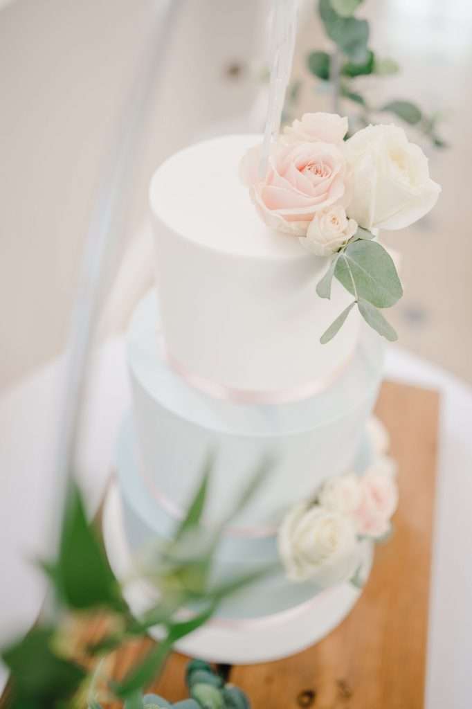 Wedding cake - 3 Timeless Wedding Cakes You Need To See And Try