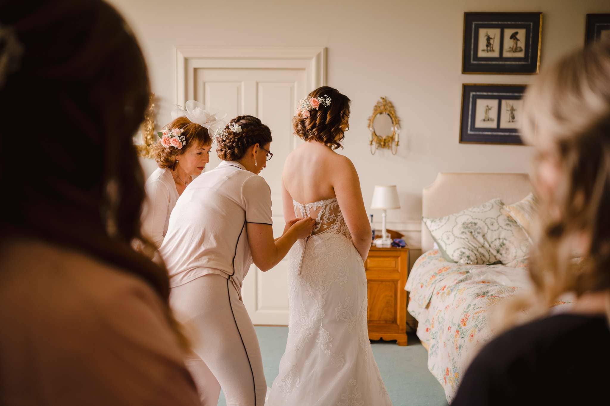 7 Wedding Photos You Need To Put On Your Photography List